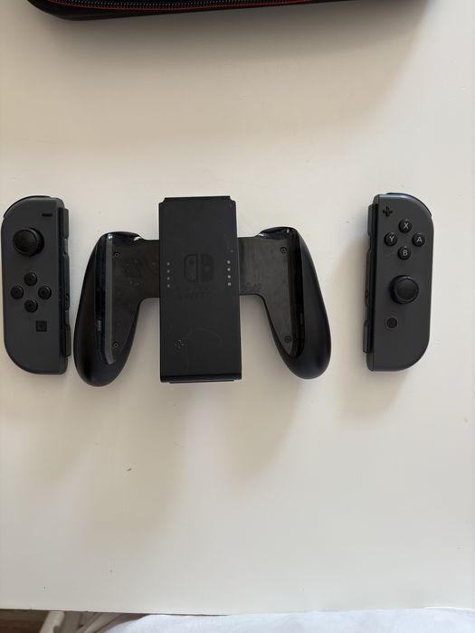 Nintendo Switch с допълнителни джойстици