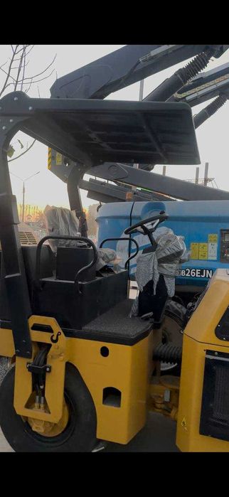 Комбинированный Вибрационный Каток SINOMACH Модель GYC042