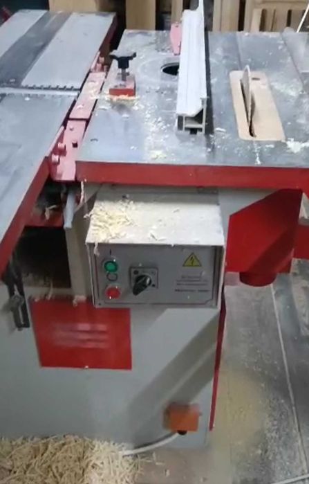 Деревообрабатывающий станок