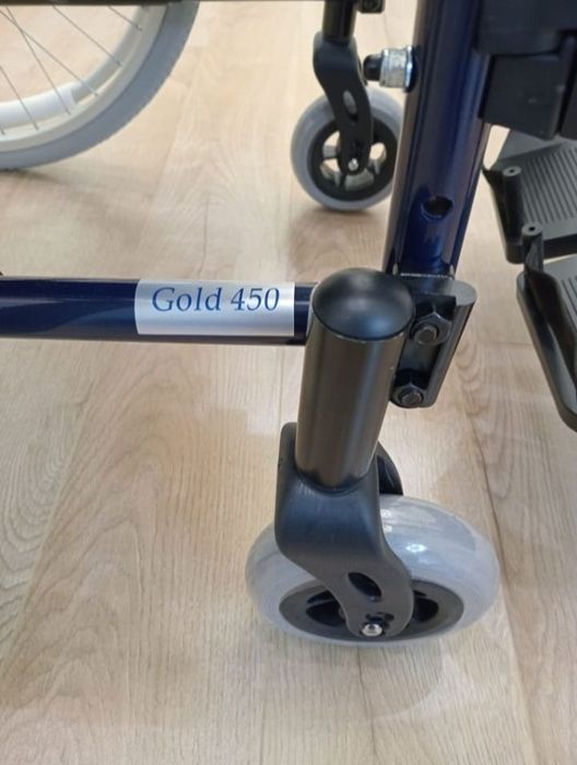 Качественная инвалидная коляска.