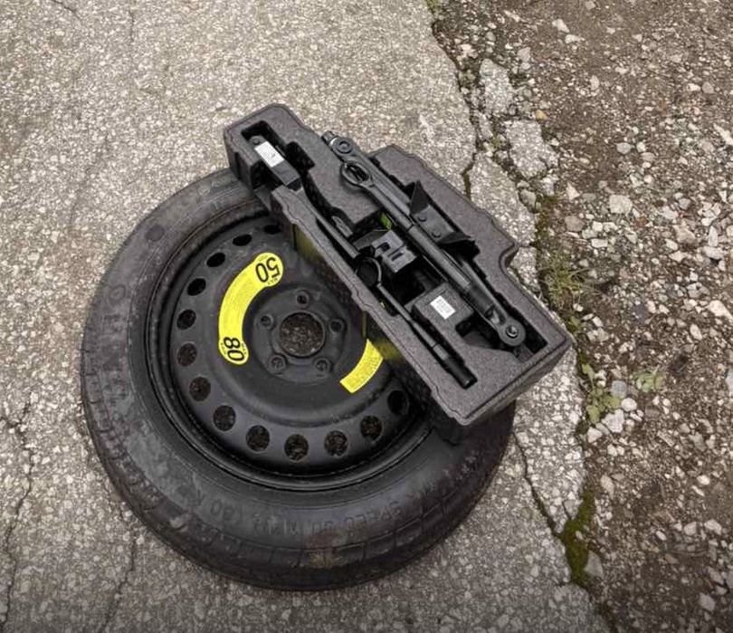 Патерица/резервна гума/крик/ключ/кука  за Hyundai Santa Fe 2023г