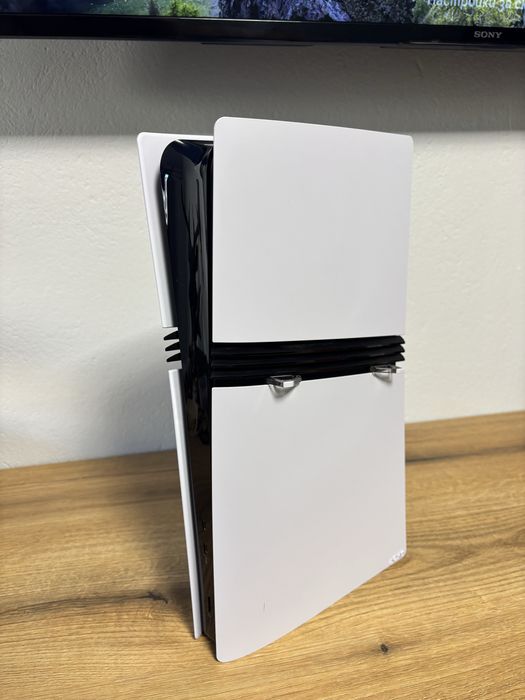 Продавам  PLAYSTATION 5 PRO !!!