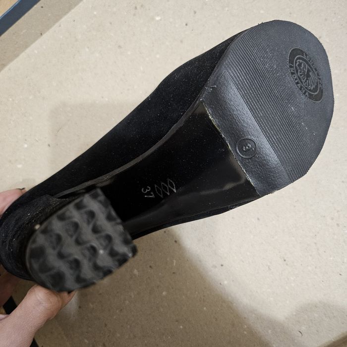 Зимни боти на ток и кубинки