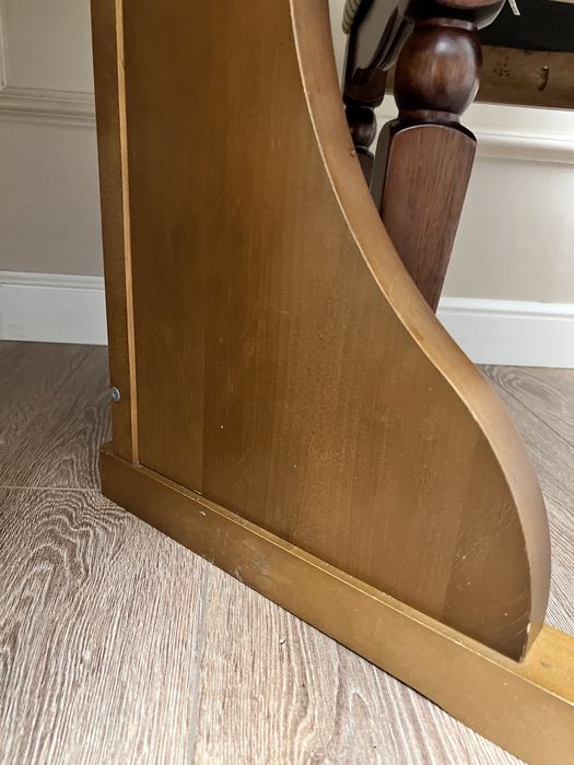 Обеденный стол и стулья