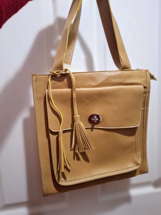 Нова дамска чанта с много джобове