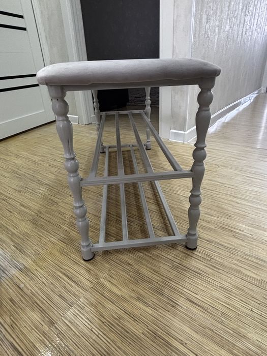 Продам обувницу в идеальном состтоянии.