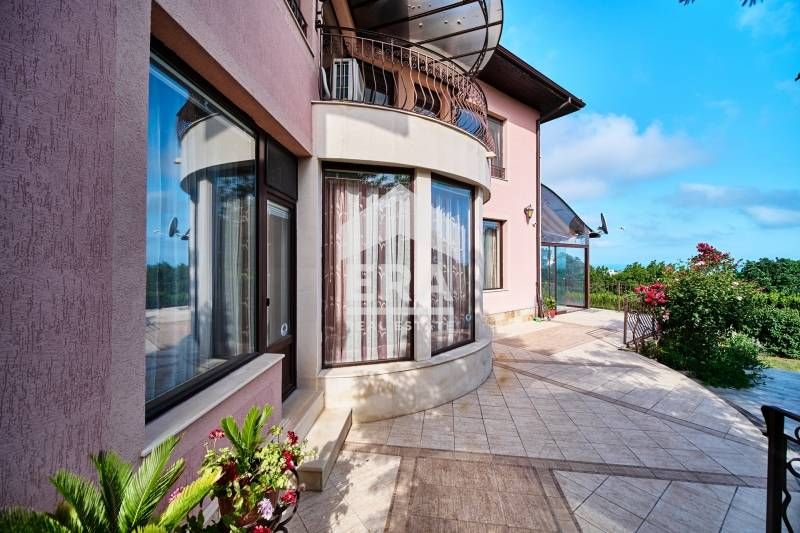 Продава се Къща в Варна, Бриз - 329 кв.м за 1535 €/кв.м - Снимка #2