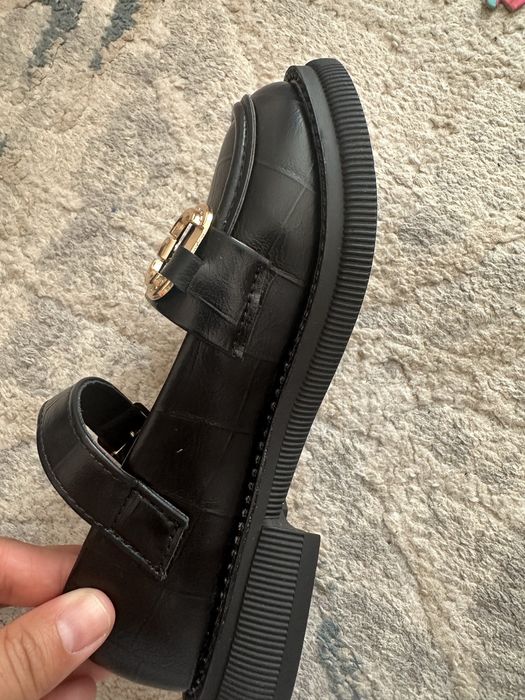 Продаю детские туфли