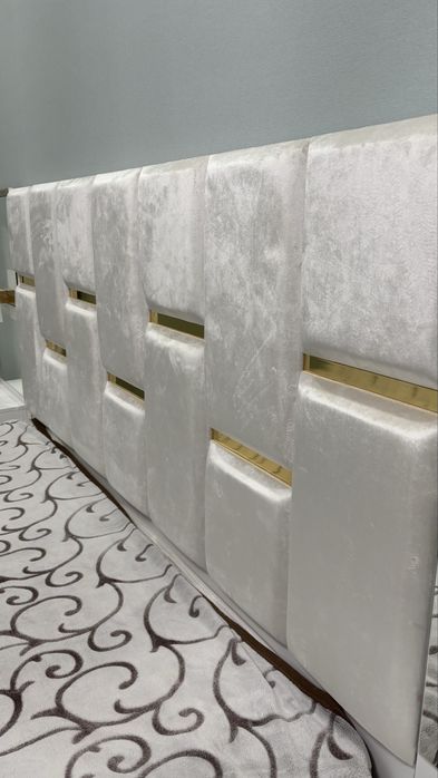 Кровать с тумбами