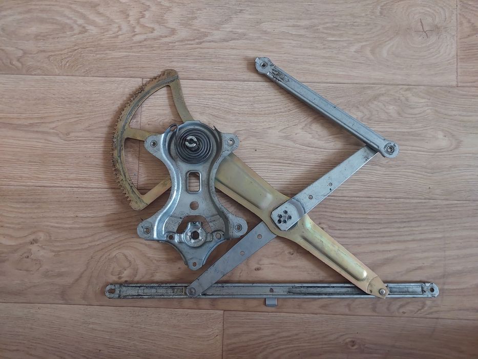 Стеклоподъемник Toyota RAV4 Ipsum Pado Avensis Verdo