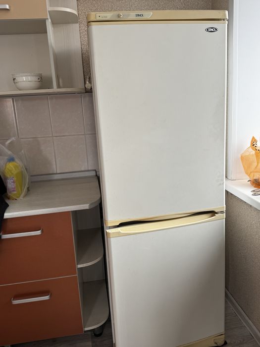 Продам холодильник