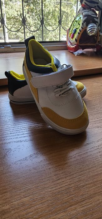 Кроссовки новые на девочку и мальчика