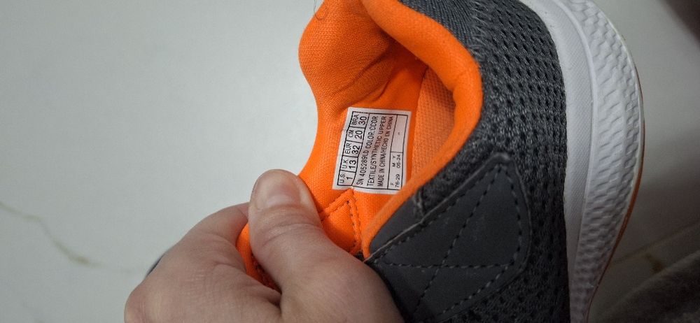 Adidasi baieti skechers mărime 32 decathlon