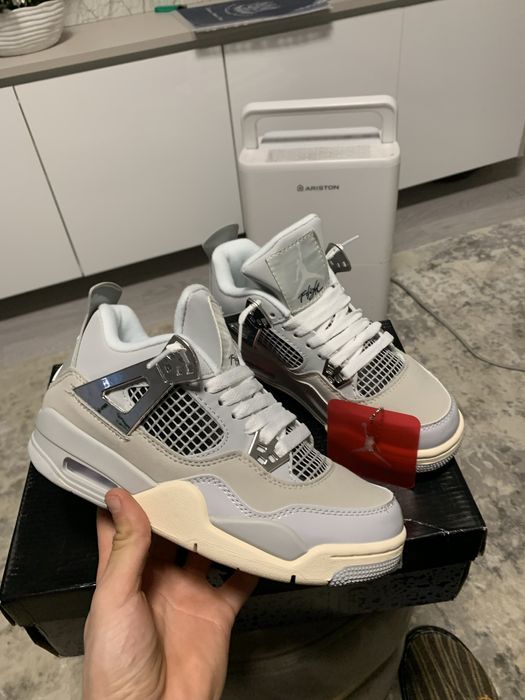 Jordan 4 Retro Frozen