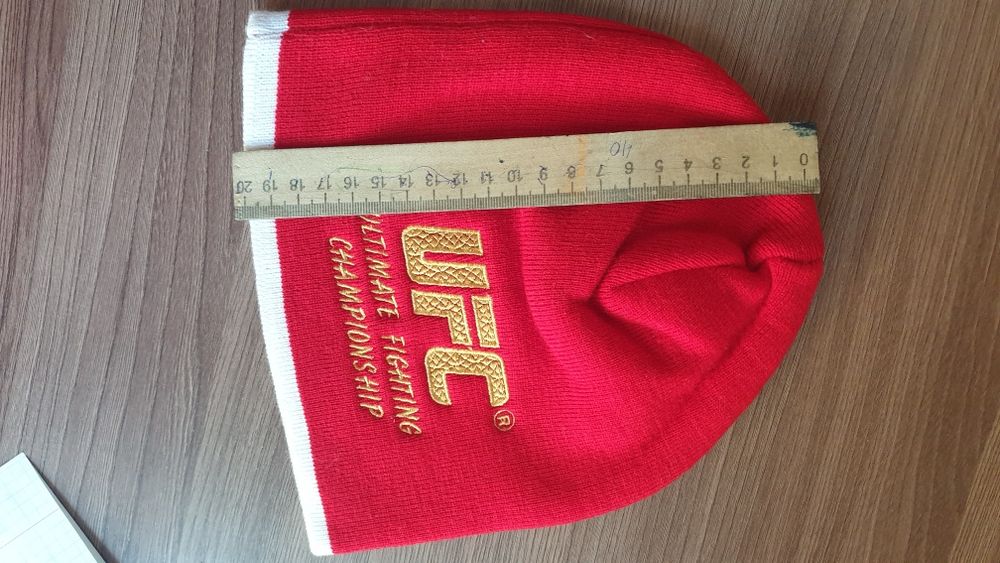 Шапка UFC красная