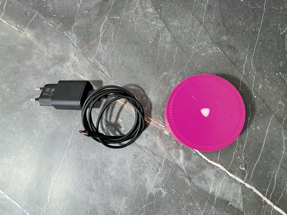 Продам яндекс станцию Алиса лайт