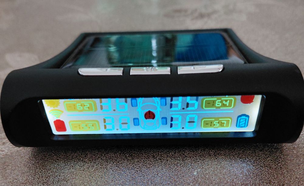 Dispozitiv de monitorizare a presiunii în anvelope