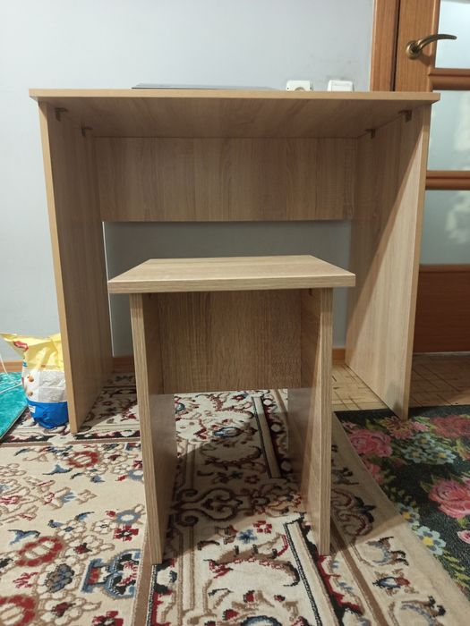 Стол письменный со стулом