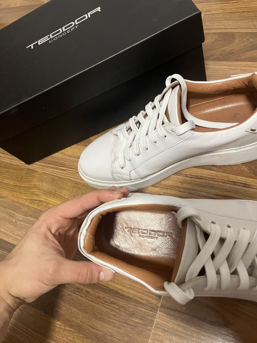 Teodor Бели обувки