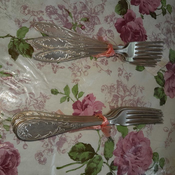 мельхиоровые и нержавеющие ложки. ножи