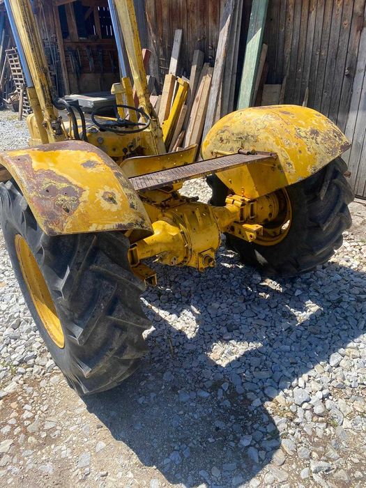 Massey Ferguson tractor cu incarcator frontal