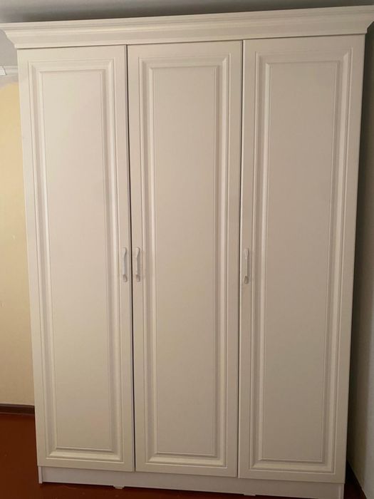 Продаю спальный гарнитур.