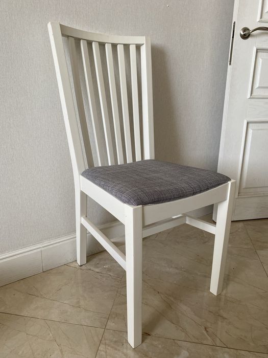 Стульчики деревянные и Стол с ним