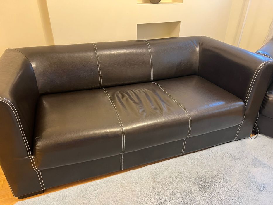 Кожен диван и единичен фотьойл