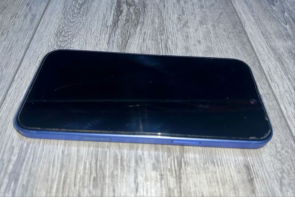 Vând iPhone 16 Plus Ultramarine