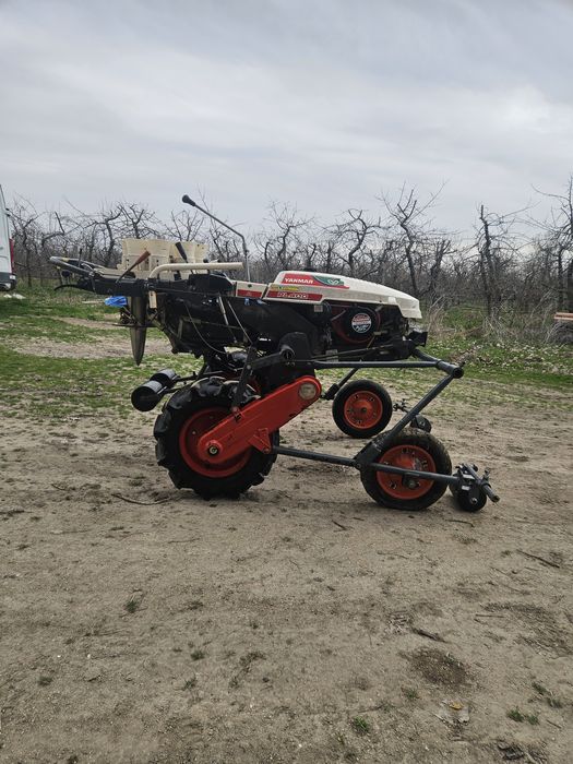 Самоходна разсадопосадъчна машина Yanmar Pl400