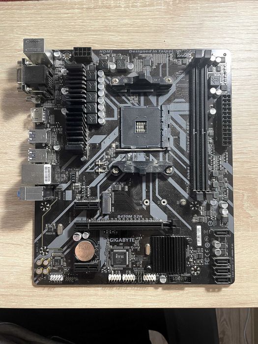 Материнская плата AM4 Gigabyte B450M S2H