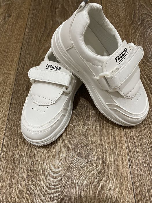 Кроссовки детские