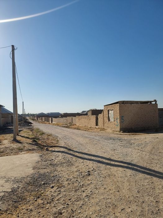 Uchastka 12 sotix hamma matiryallari bor