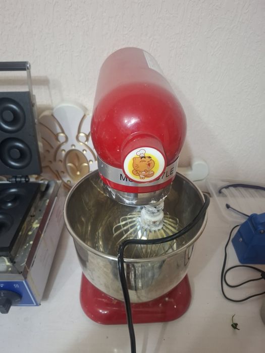 Vafli apparat. Shirinlik pishiradiigan apparat va mikser sotiladi
