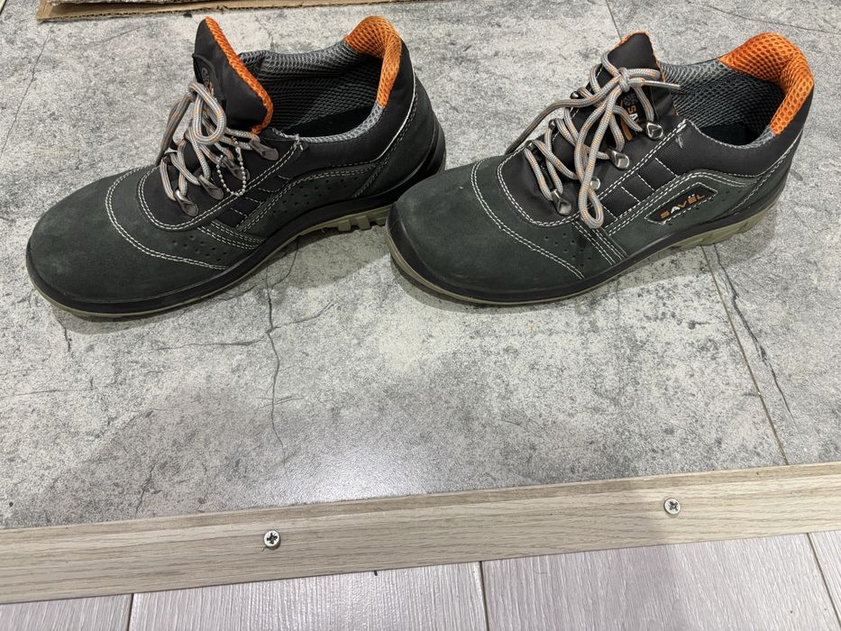 Рабочая обувь с железной вставкой