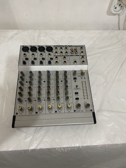 Микшерный пульт Behringer