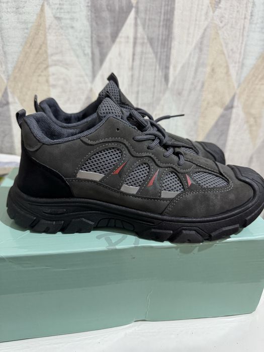 Продам рабочие ботинки кроссовки