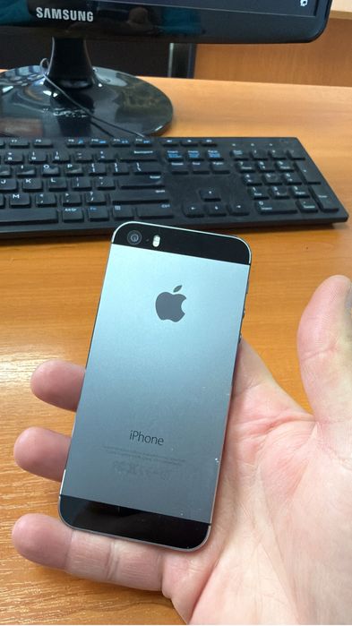 COLECTIE iPhone 5s Gold si Space Grey