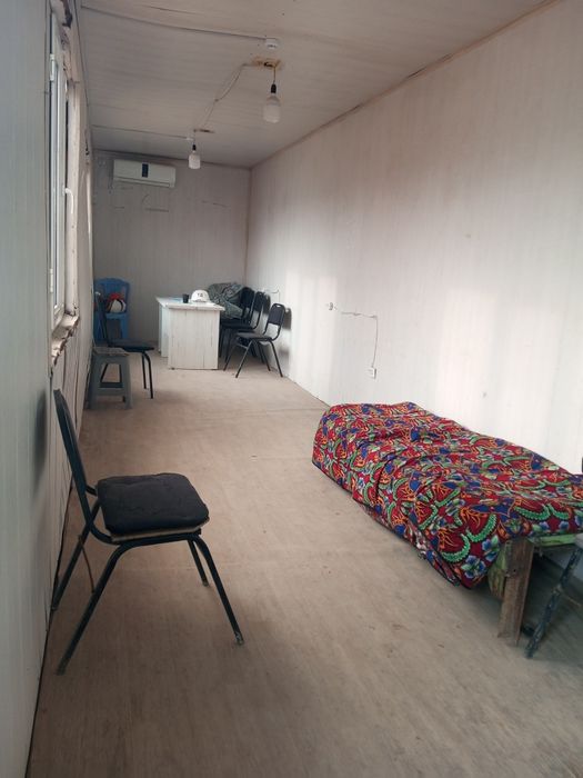 Konteyner domik sotiladi krovati bor