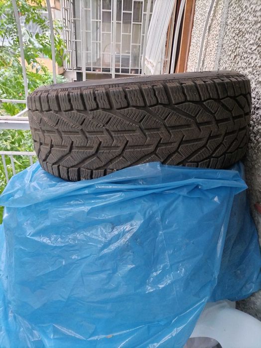 Зимни гуми / 17 / Дачиа Дъстър