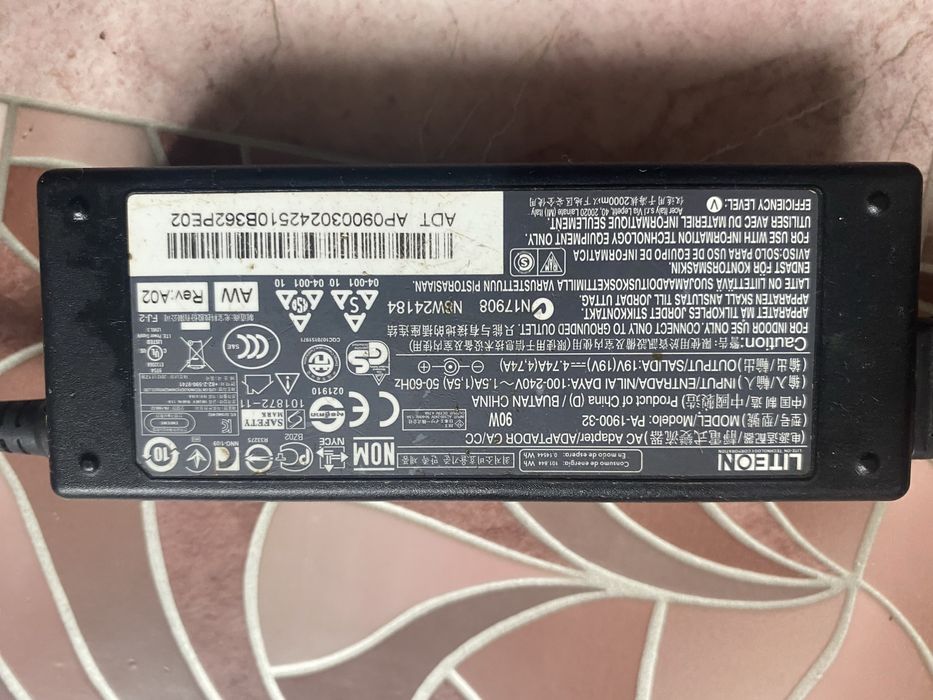 Продам блок питания для ноутбука(оригигал)