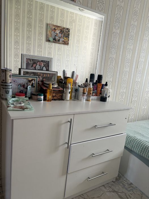 Продается спальный гарнитур