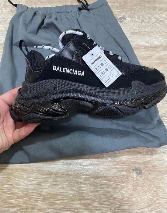 Balenciaga Triple s
