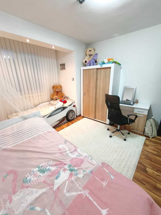 Продавам тристаен апартамент в центъра на гр. Перник