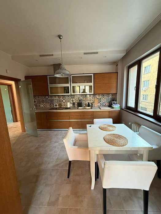 Дава се под наем Тристаен апартамент в София, Център - 100 кв.м за 1095.99 € - Снимка #1