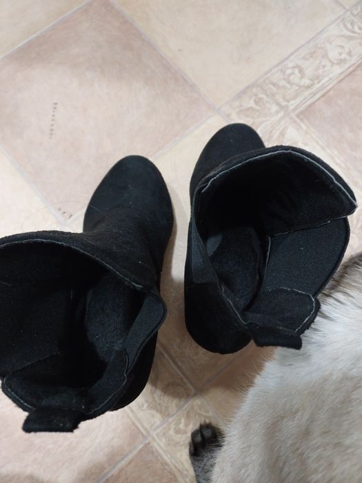 Продам ботильоны .ботинки . женски 40 размер. 3000е