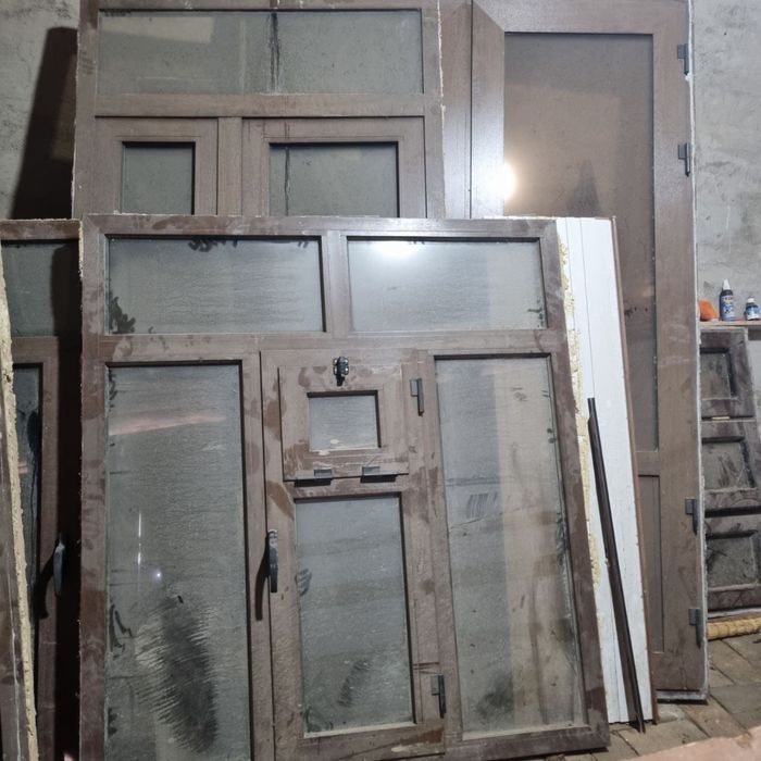 Yangi darvoza 2.40 ga 2.80 va gishtlar sotiladi yangi akfa eshik ham