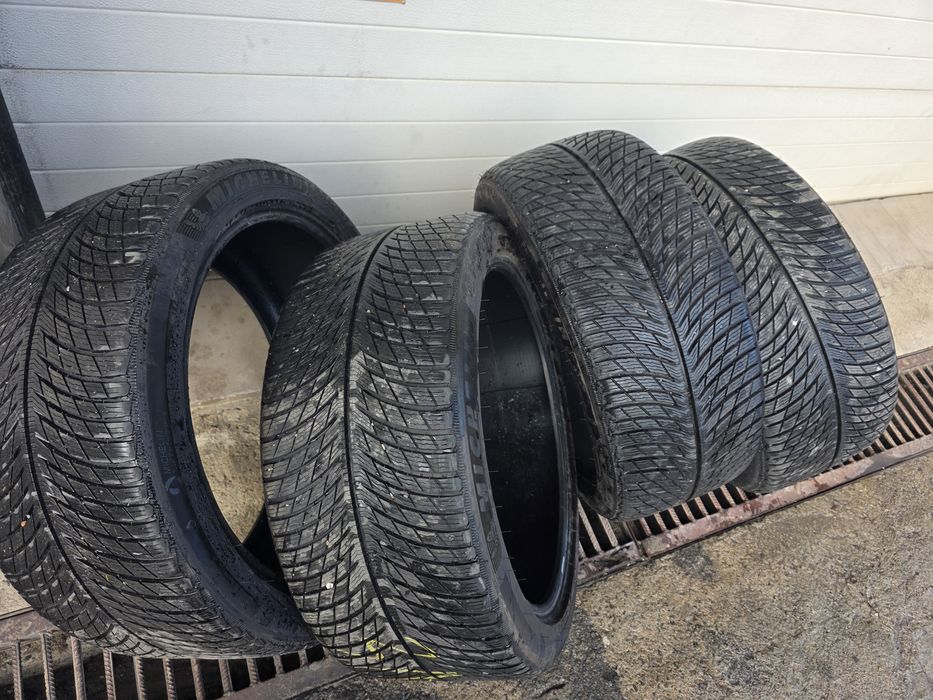 255/40R21 DOT 1625  285/35R21 DOT1925