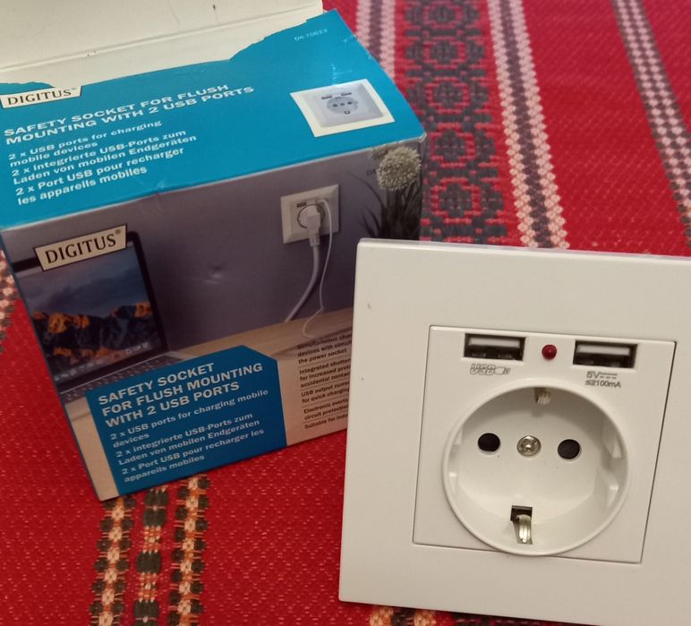 Priza cu USB si port C