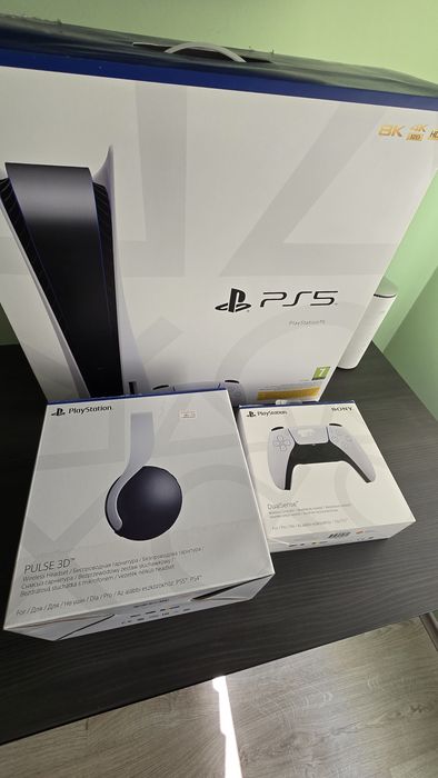 Playstation 5 Disc Edition + 2 контролера + Pulse 3D слушалки